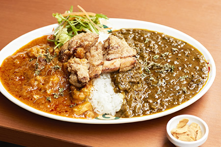 麻婆ポークとバターチキンの合いがけカレー